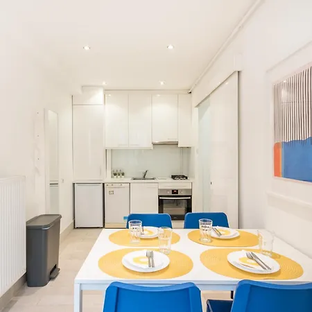 - Large - Easy Sleep Apartment